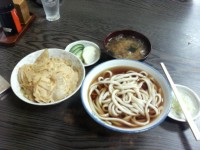 かけうどんと小さなたまご丼（名古屋うどん）