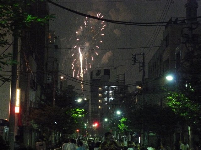 隅田川花火大会（一葉桜小松橋通り）