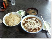 名古屋うどんのかけうどんと親子丼（小）のランチセット