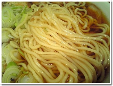 つし馬　中華そばの細麺