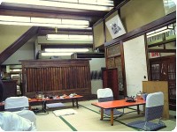 米久本店一階の座敷