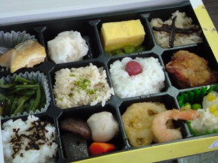 昼食の弁当