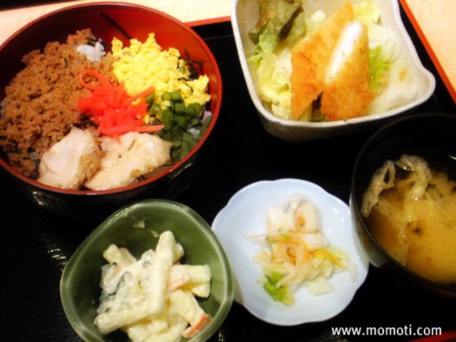 居酒屋 ちゃんこ部屋 浅草店 鶏そぼろ丼