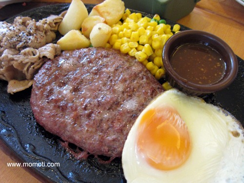 焼肉とハンバーグの盛合わせ