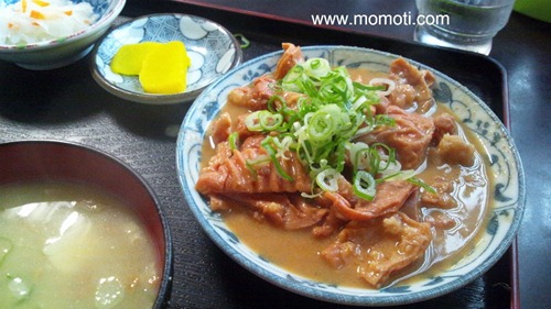 かつ美食堂のホルモン定食