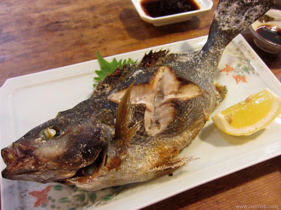 イサキを焼いて食べたのだ 地魚料理 久鶴 出雲市末広町 モモログ3