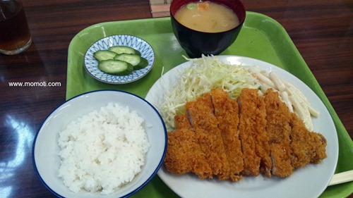 ロースカツ定食　ライス小　680円