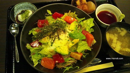 鈴芳のアボガド海鮮丼