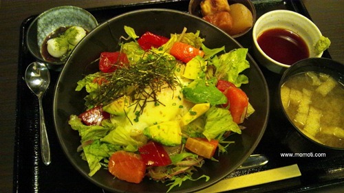 鈴芳のアボガド海鮮丼