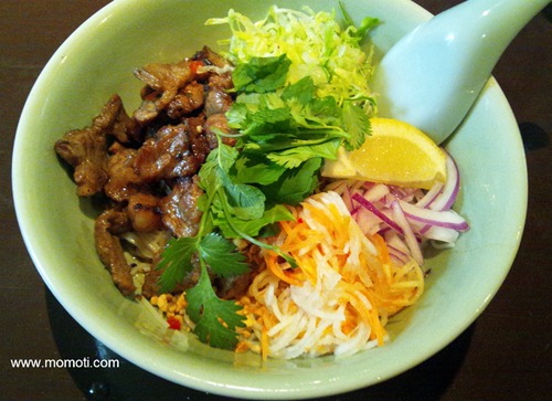 ブン ティット ヌン（ベトナム焼肉 汁なし麺）