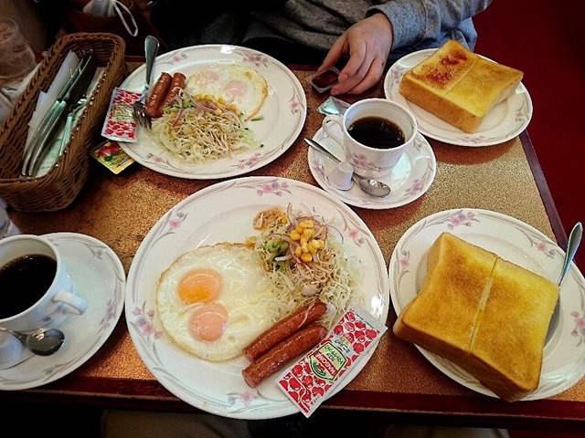 ニュートーキョーで朝食