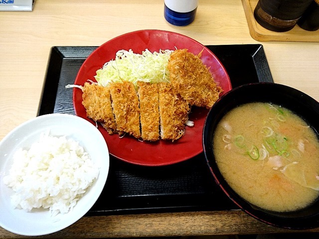 ロース・メンチカツ定食 