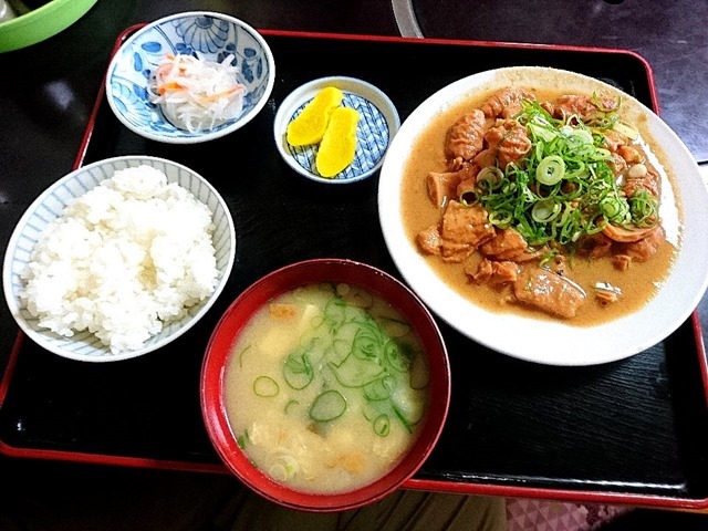 かつ美食堂のホルモン定食