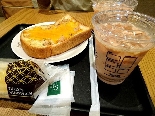 タリーズコーヒーでランチ