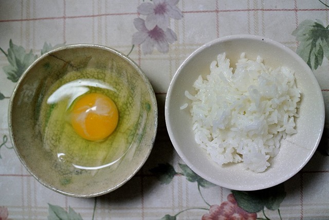 北海道産（深川市産限定）ふっくりんこのチンごはんにたまごをかけて