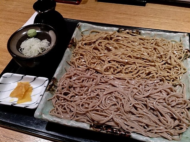 田舎・韃靼の2色そばの大盛り