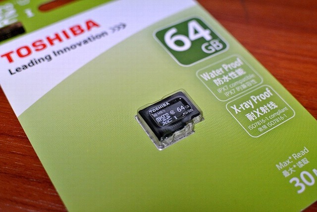 東芝microSDXC64GBClass10