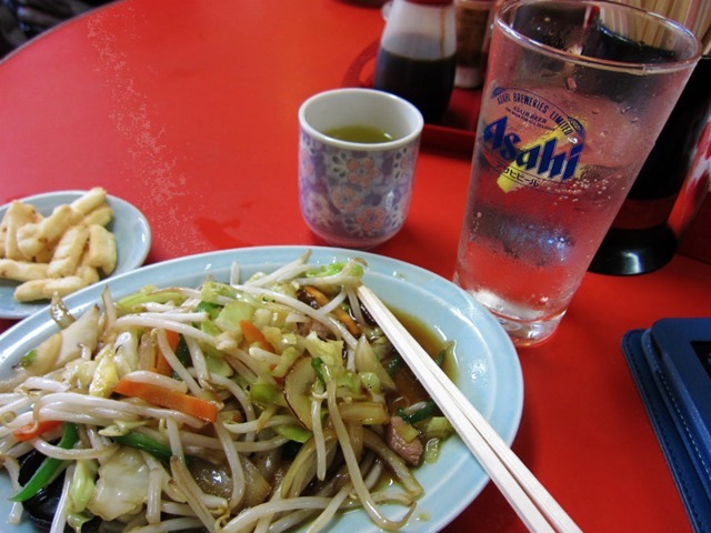 野菜炒めとハイボール