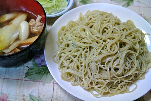 越後長岡小嶋屋の越の海藻挽き生そば＋おせちの材料でつくった汁