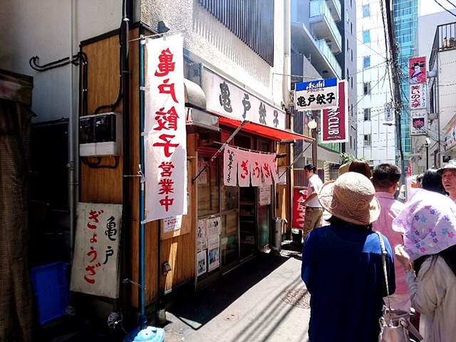 亀戸餃子本店の行列