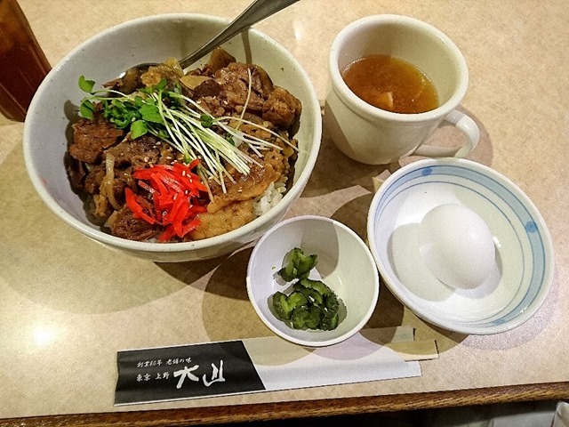 特製大山丼（和牛スジ煮込み丼）＋別売り玉子