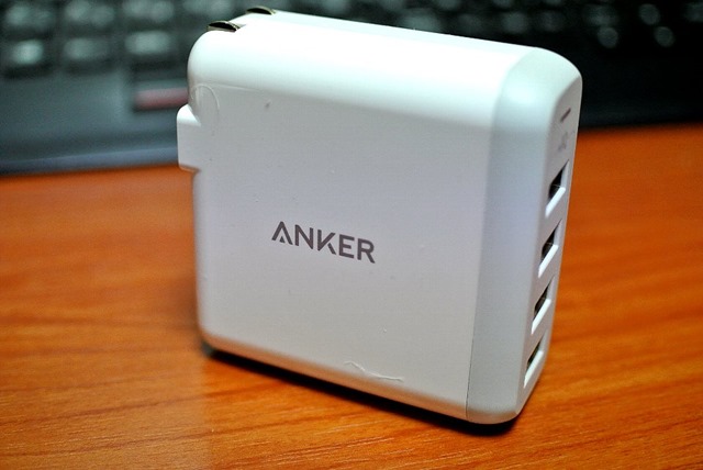 Anker PowerPort4マルチポート折りたたみ式プラグ搭載【PowerIQ&VoltageBoost搭載】(ホワイト)A2142521