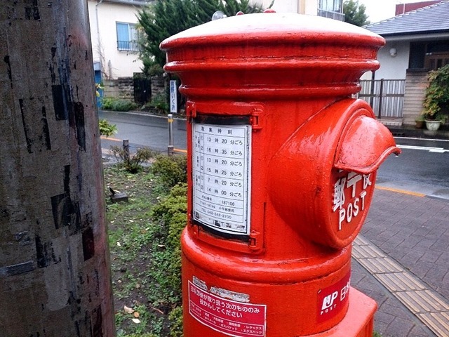 小平市小川西町4-18の丸型ポスト