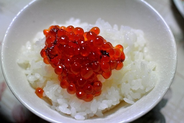 ひとくち手まり筋子とご飯