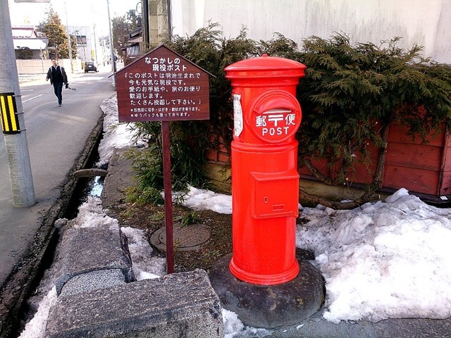 世嬉の一酒造前の丸型ポストは明治生まれだ