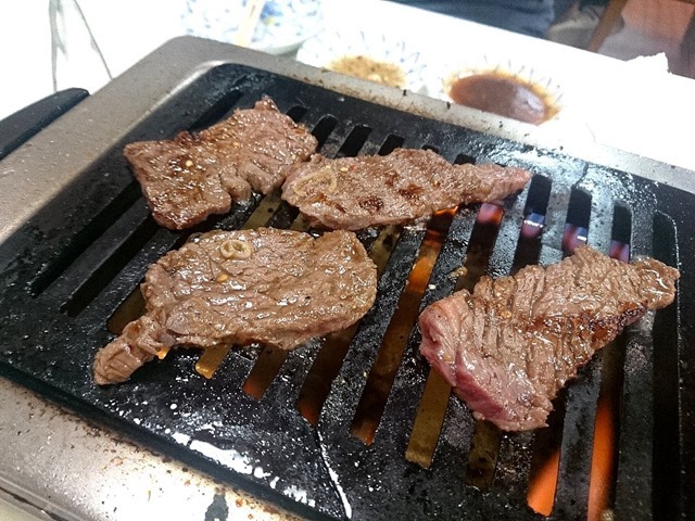 ハラミを焼く