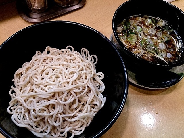 吉そば神田店の特製肉つけ麺