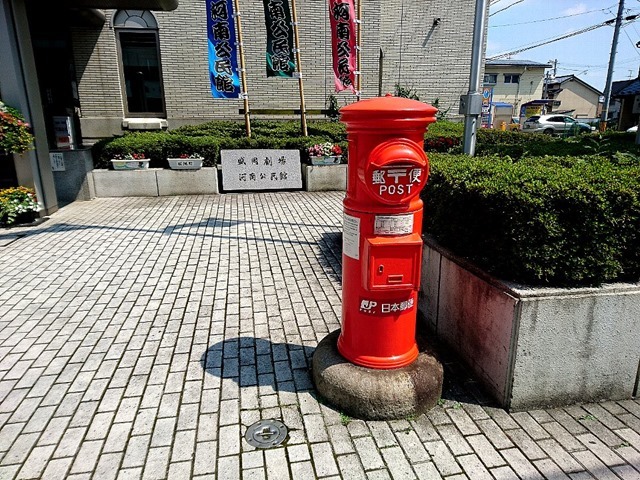 盛岡劇場の丸型ポスト