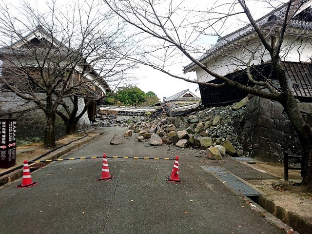 西大手櫓門と元大手櫓