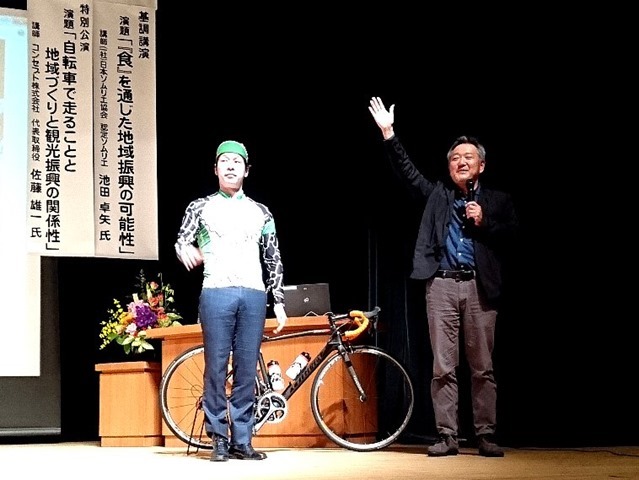 佐藤雄一氏と植村君と植村君の自転車