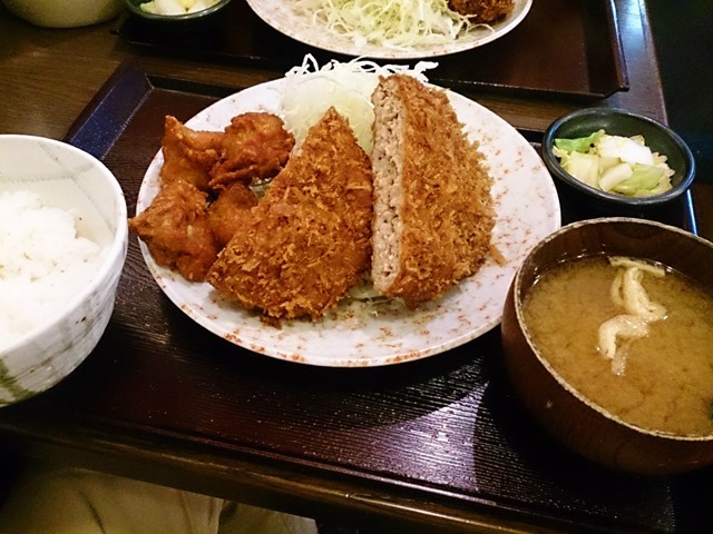 メンチカツと唐揚げ定食