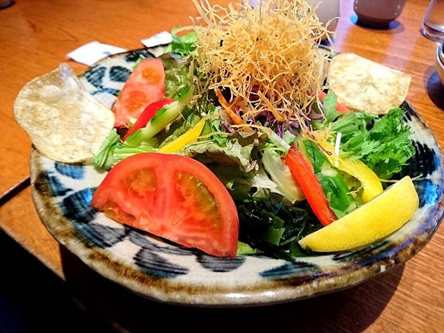 八種類の野菜の健康サラダ