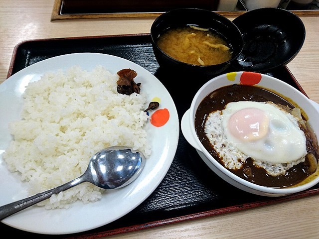 エッグハンバーグカレー