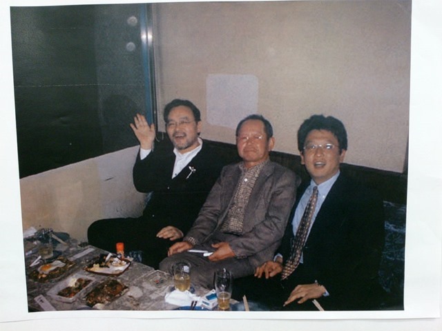 左からあたし、今は亡き石原理事長、そして熊本市長選挙に立候補している大橋元熊本県議、あーあたしがまるで別人のように元気なのだ