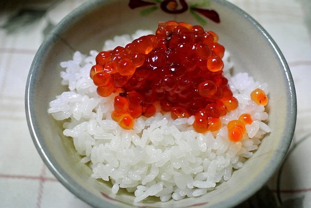 ひとくち手まり筋子＋炊き立てのご飯