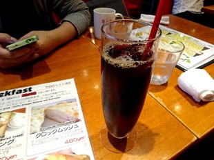 飲み物はアイスコーヒーを