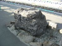 茅野駅の黒曜石