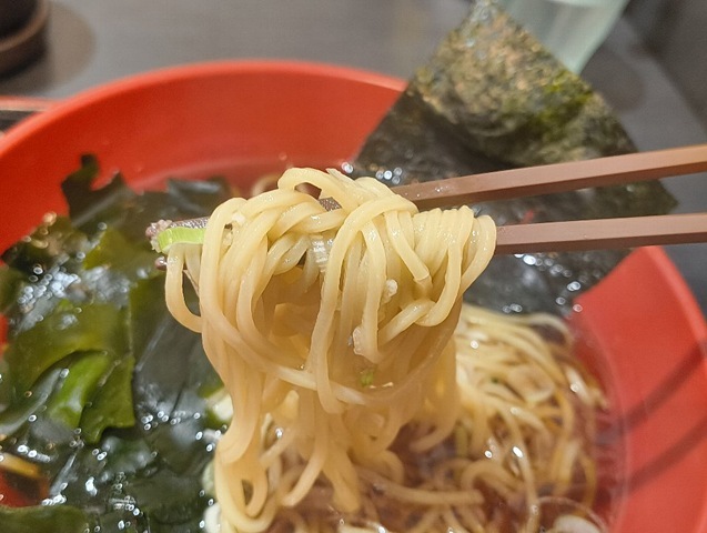 中華そばを手繰る