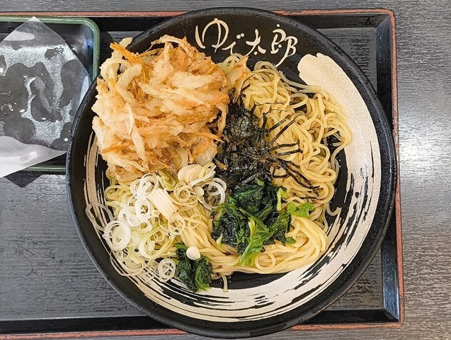 『ゆで太郎 もつ次郎本所吾妻橋店』で「ざる中華」と「かきあげ」を食べた。これを「かきあげざる中華」と呼んでいいのだろうか。まあ、呼び方はどうあれ、勿論、うまいのだからいいのだよ（笑）。（ゆで太郎 もつ次郎本所吾妻橋店：墨田区吾妻橋3丁目）