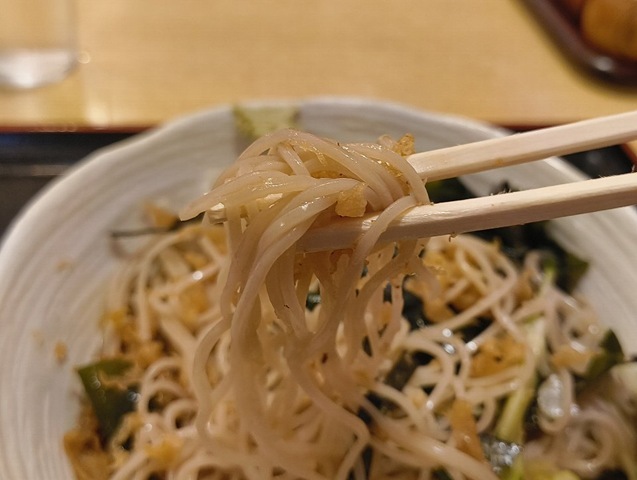 蕎麦を手繰る