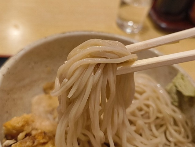 蕎麦を手繰る