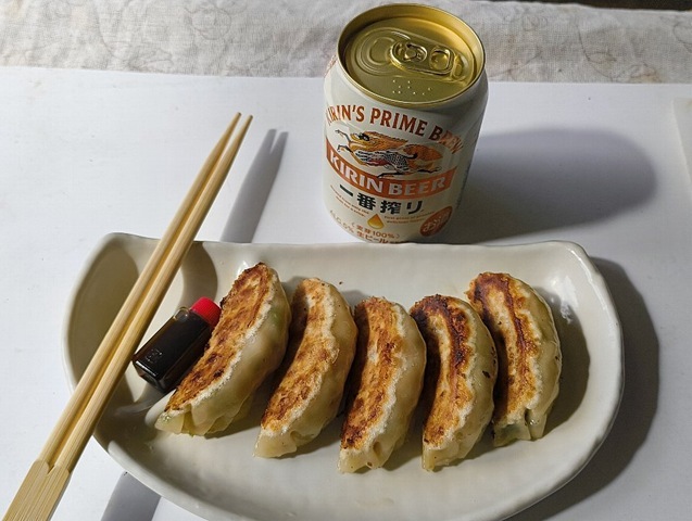 缶ビールと餃子 缶ビールと餃子