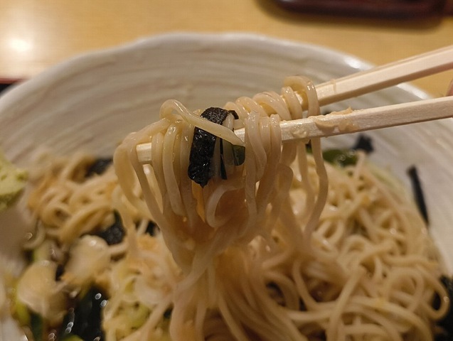 蕎麦を手繰る