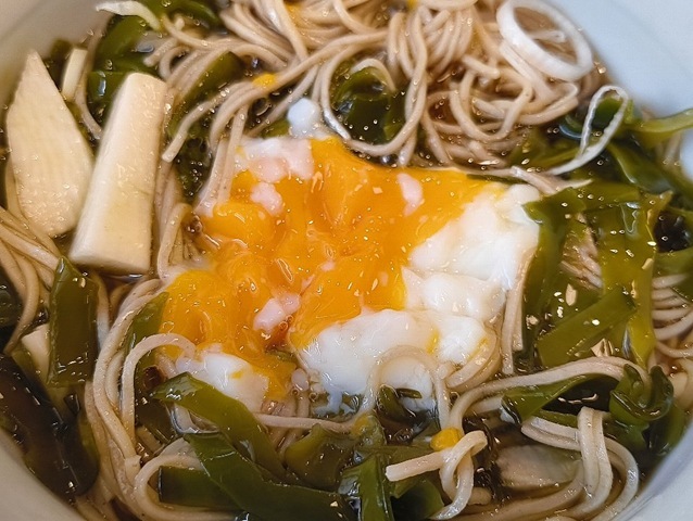 温泉たまごを散らす