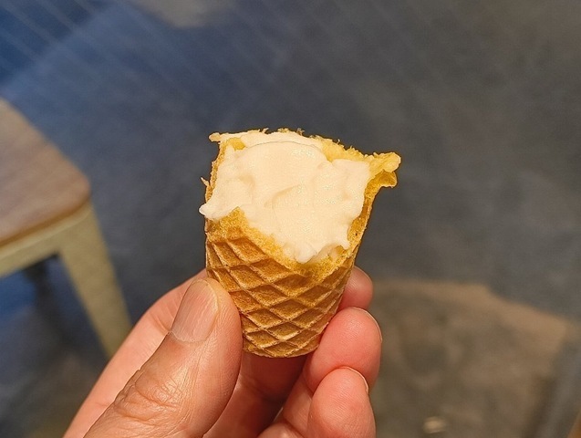 このコーンとアイスクリームのハイブリッドがうまいのだ（笑）