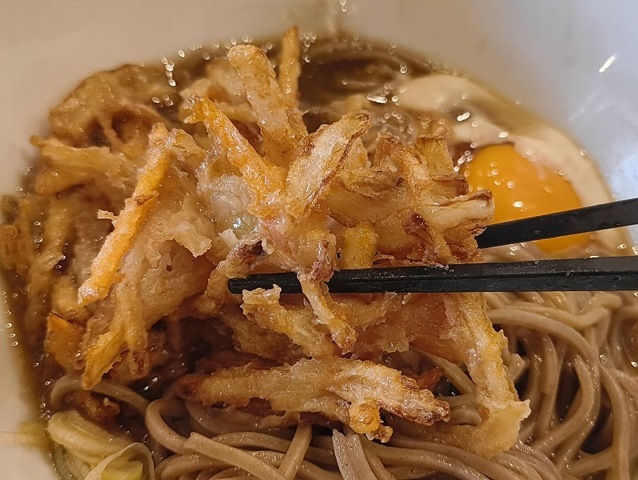 かき揚げを食べる